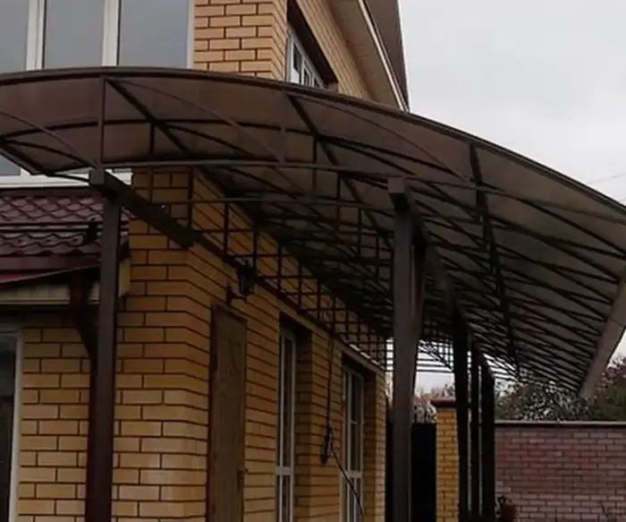 Поликарбонат для козырька: какой выбрать? 4 Polysot.md Поликарбонат для козырька: какой выбрать? - Polysot.md