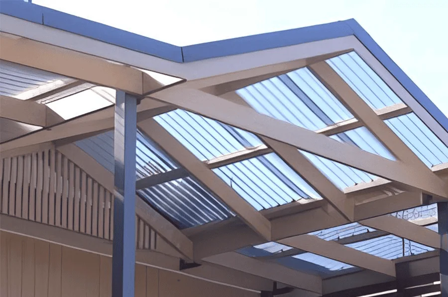 Поликарбонат для крыши: универсальная и долгосрочная кровля 3 Polysot.md Поликарбонат для крыши: универсальная и долгосрочная кровля - Polysot.md